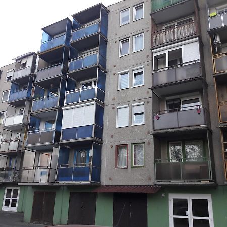 Studio 18 Apartman Kazincbarcika Exteriör bild