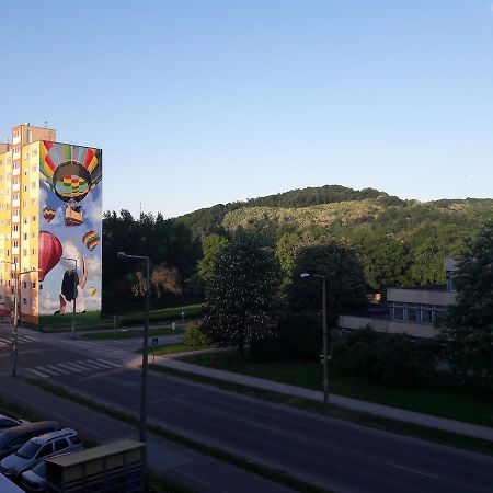 Studio 18 Apartman Kazincbarcika Exteriör bild