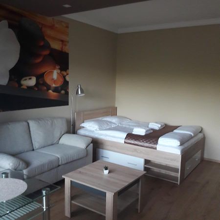 Studio 18 Apartman Kazincbarcika Exteriör bild