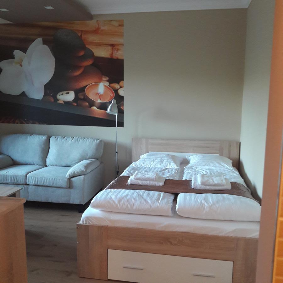 Studio 18 Apartman Kazincbarcika Exteriör bild