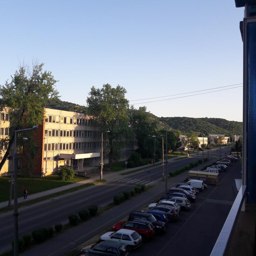 Studio 18 Apartman Kazincbarcika Exteriör bild