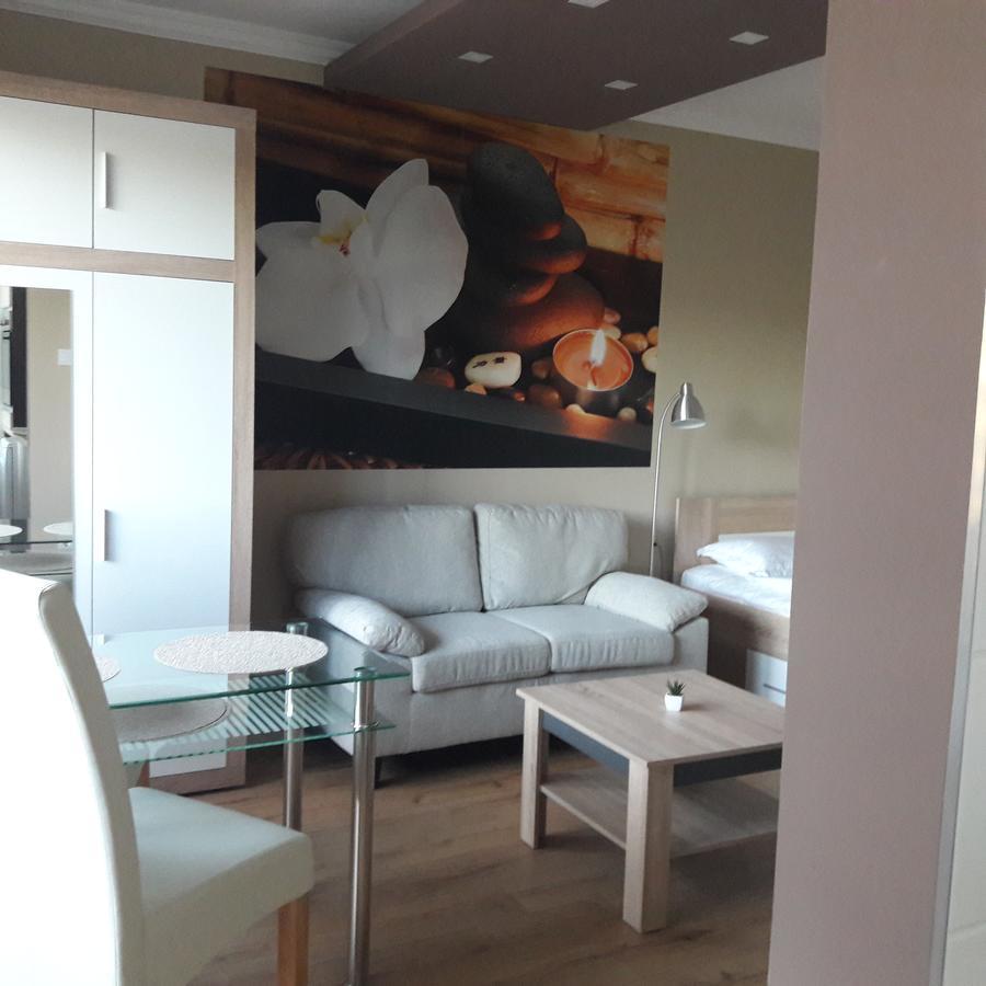 Studio 18 Apartman Kazincbarcika Exteriör bild